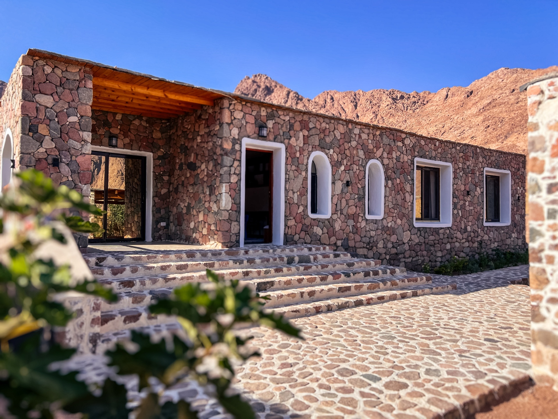 Dar Katrine exterior with stone walls and mountain views